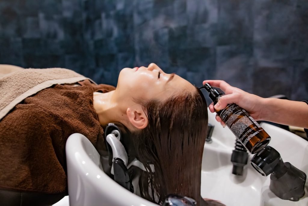 a-woman-getting-her-hair-washed-in-a-sink-maw3jup6g6e a-woman-getting-her-hair-washed-in-a-sink-maw3jup6g6e